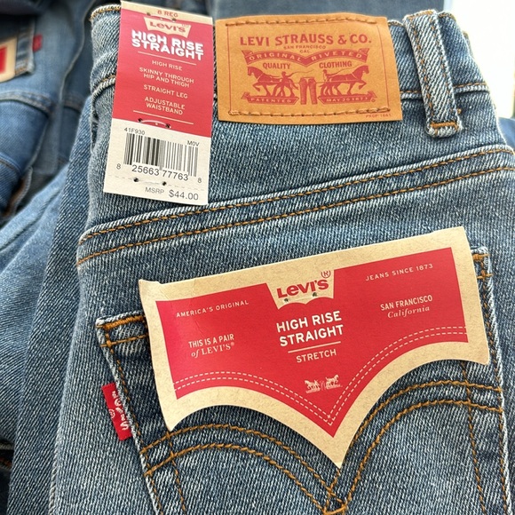 Levi's• Girls' High-Rise Straight Jeans - Medium Wash - Picture 12 of 14